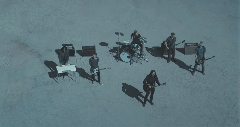 foo-fighters-waiting-on-a-war-video-cap