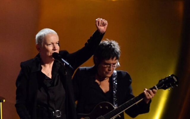 Annie Lennox και Roger Waters μιλούν για την κατάπαυση του πυρός