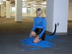 Kim Gordon: Κυκλοφόρησε το 2ο single από το “PLAY ME” Kim Gordon - DIRTY TECH - credit Moni Haworth