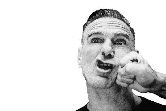 Bryan Adams: Το Roll With The Punches έρχεται στην Ελλάδα Bryan Adams